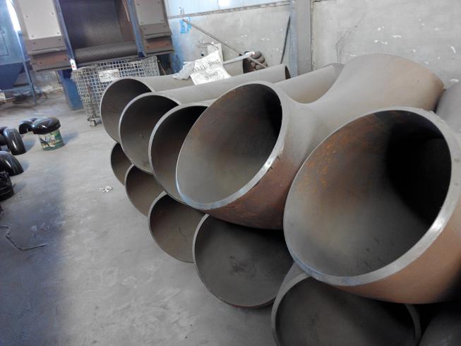 大口径合金管件库存.jpg
